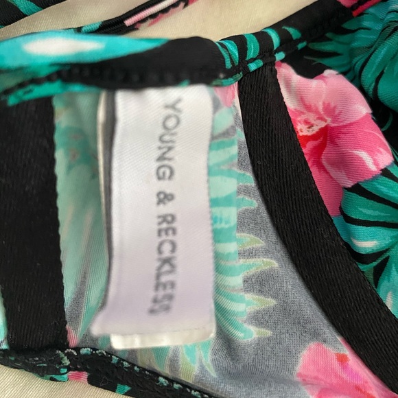 Tropical Print Underwire Bikini Top - Picture 5 of 7